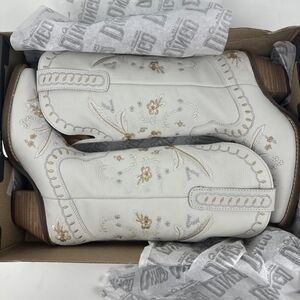 Dingo Tan and White Leather Boots